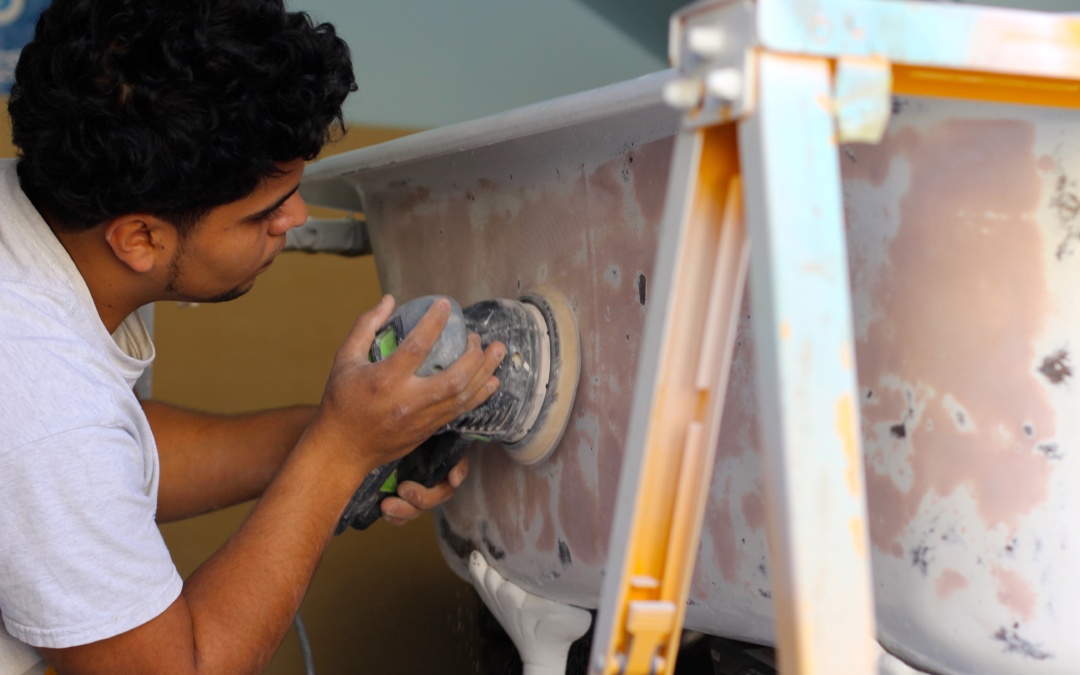 6 Things To Look For When Hiring A Bathtub Resurfacer
